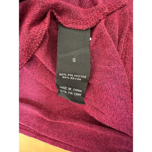 IZ Byer Women's Open Shoulder 3/4 sleeve Front Knot Red Marled Crop Top Size S - Picture 4 of 4